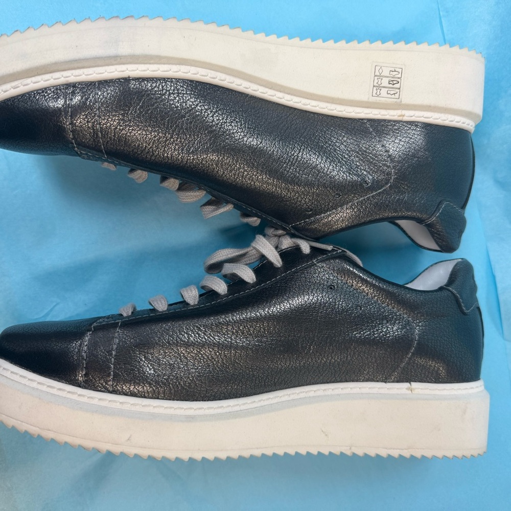 Metallic Leather Sneakers with White Soles - Picture 6 of 7